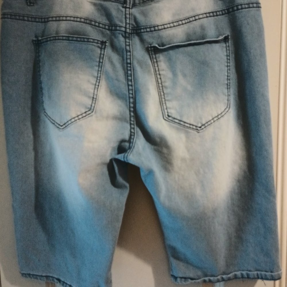 Road Narrows distressed men's shorts size 38